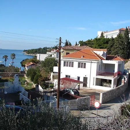 Eta Apartment *
