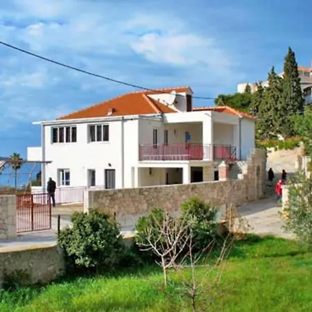 Eta Apartment *